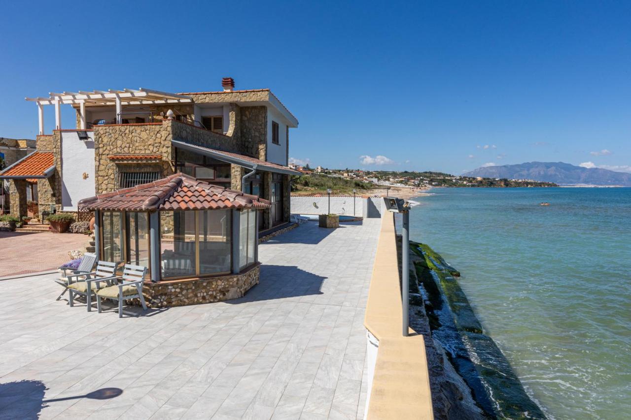 Casa Vacanza Barbera - In Riva Al Mare Villa Trappeto  Exterior photo