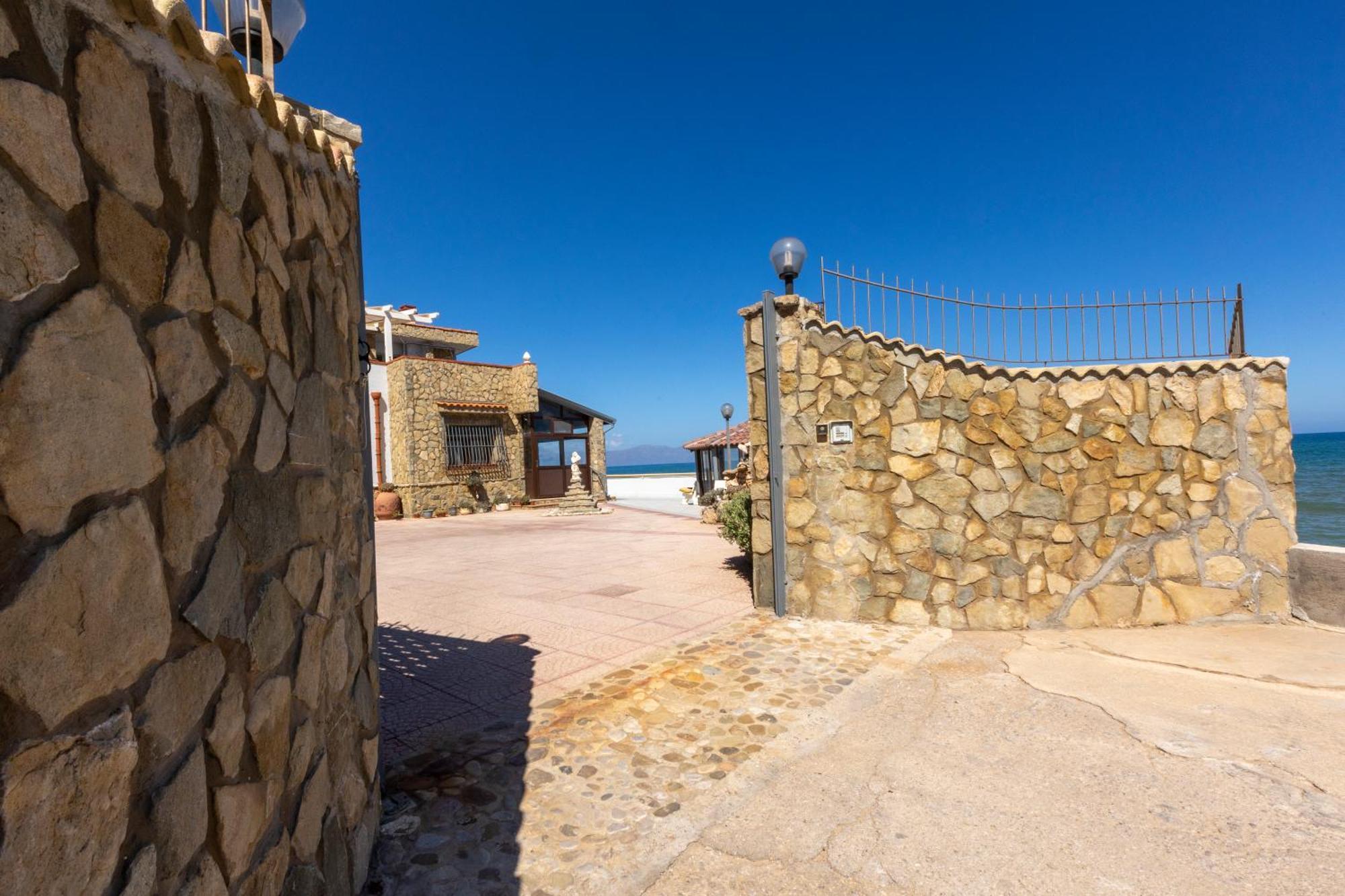 Casa Vacanza Barbera - In Riva Al Mare Villa Trappeto  Exterior photo
