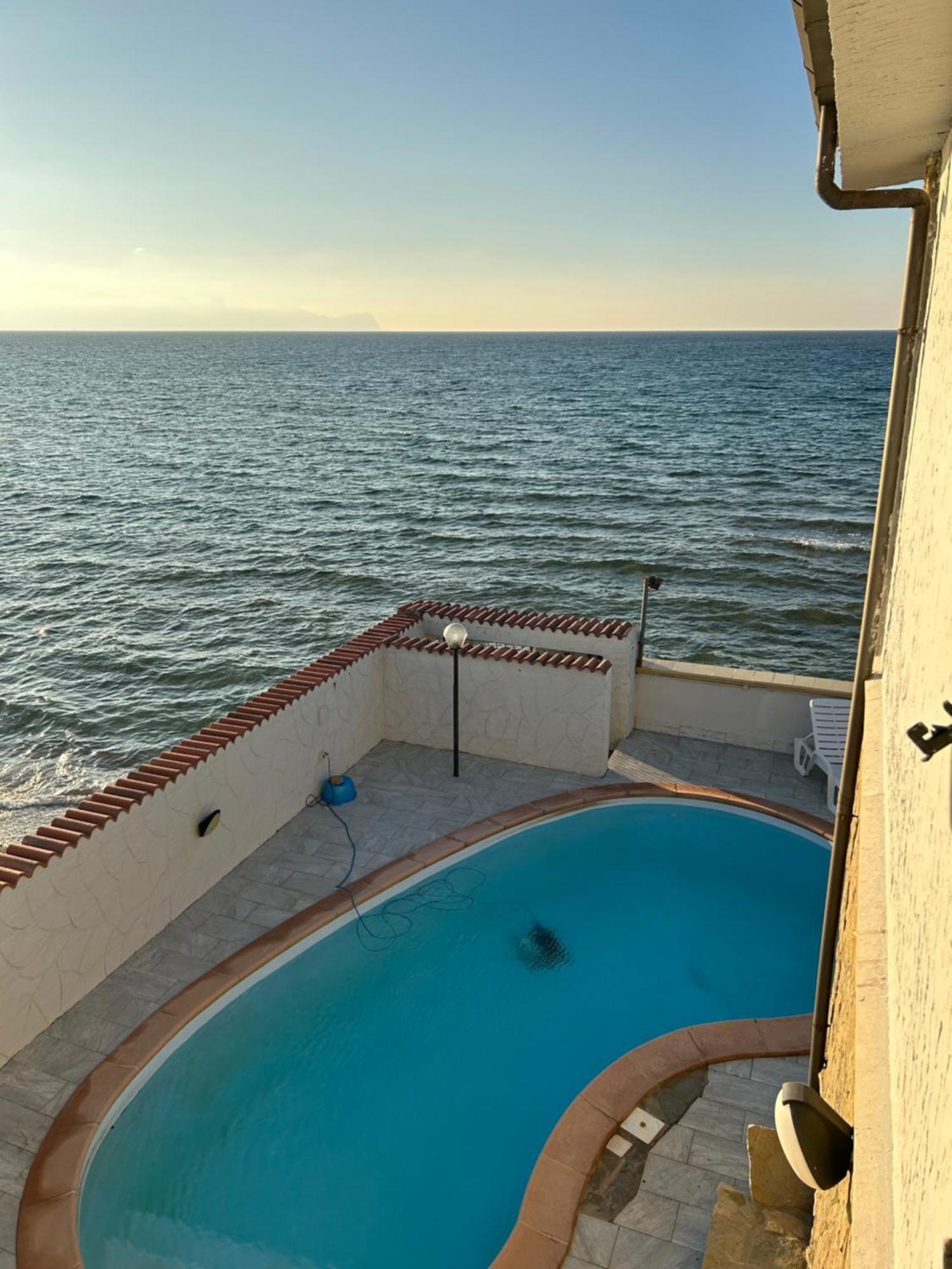 Casa Vacanza Barbera - In Riva Al Mare Villa Trappeto  Exterior photo